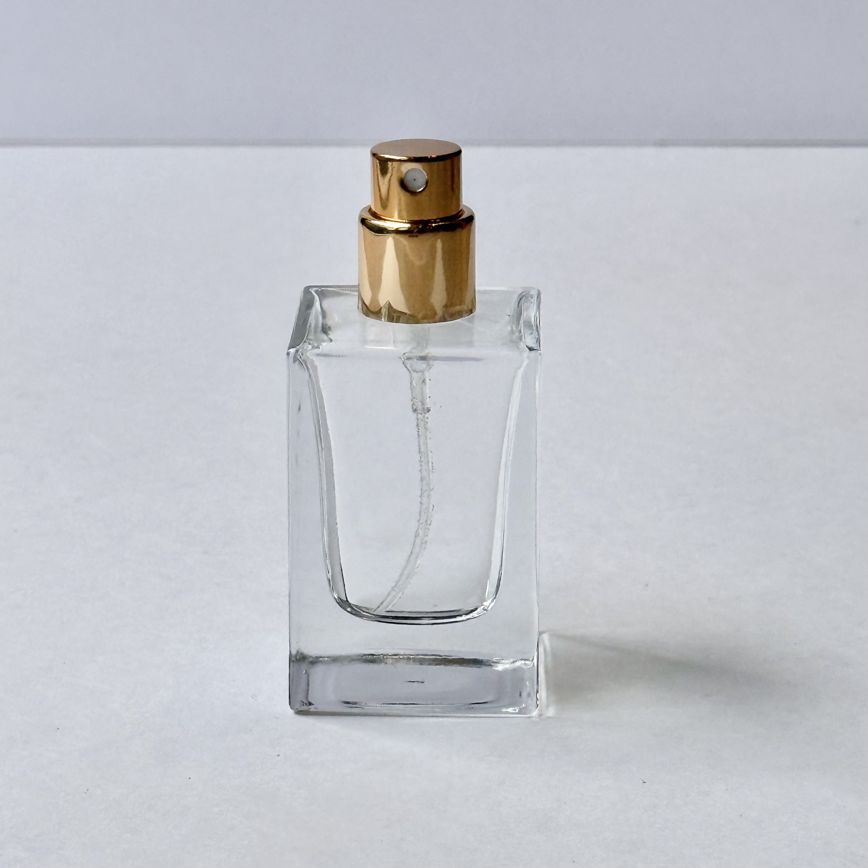 圧栓完了後の香水ボトル