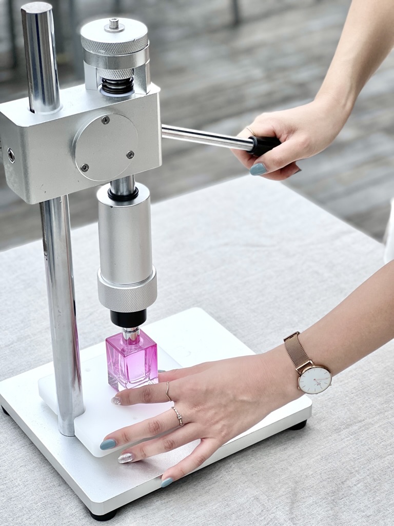 アロマサーバー販売ページの HERO 画像