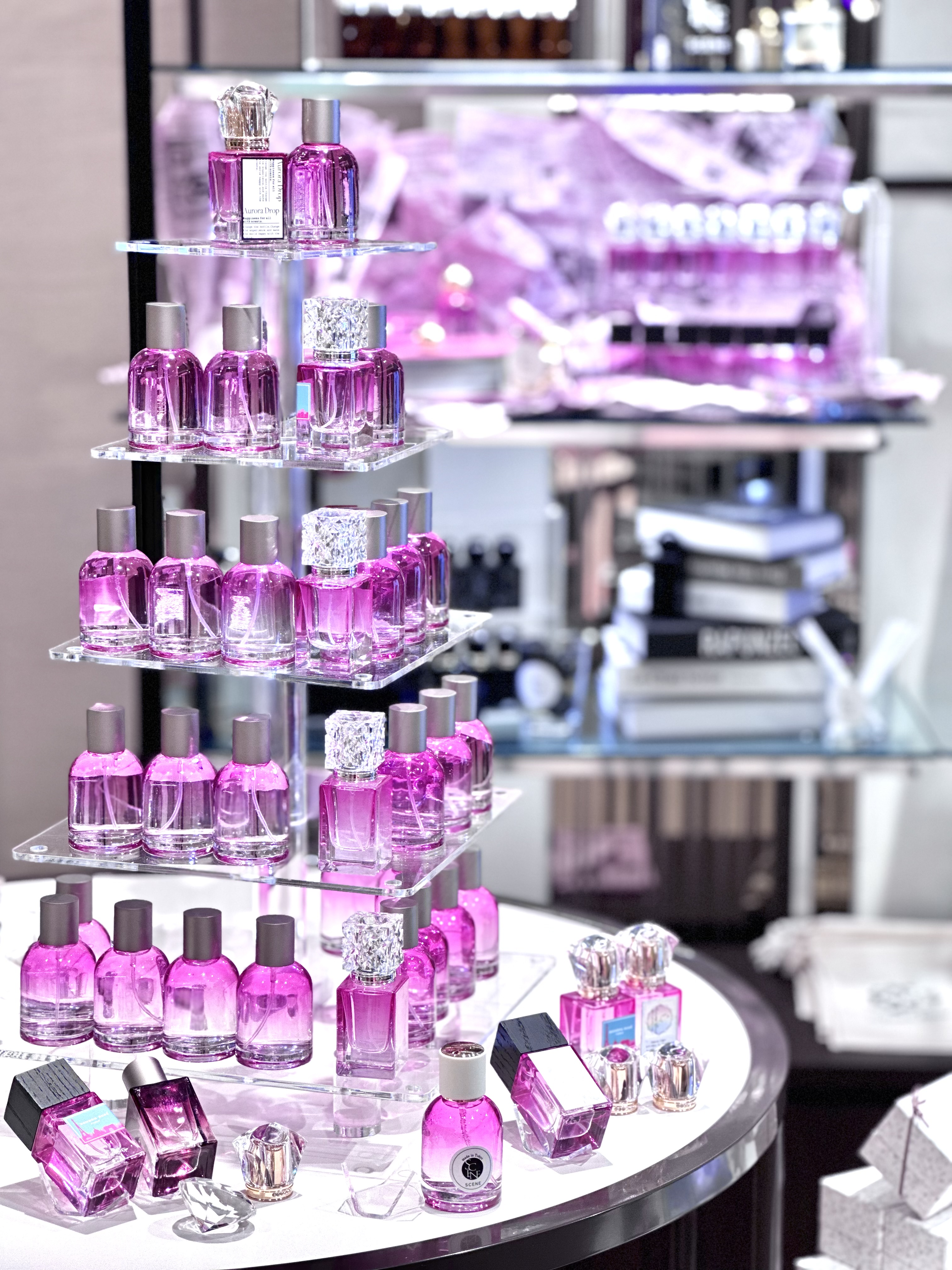 香水ボトルと制作イメージ