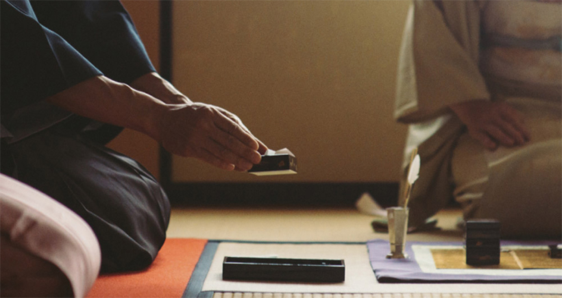 香木と聞香炉のクローズアップ