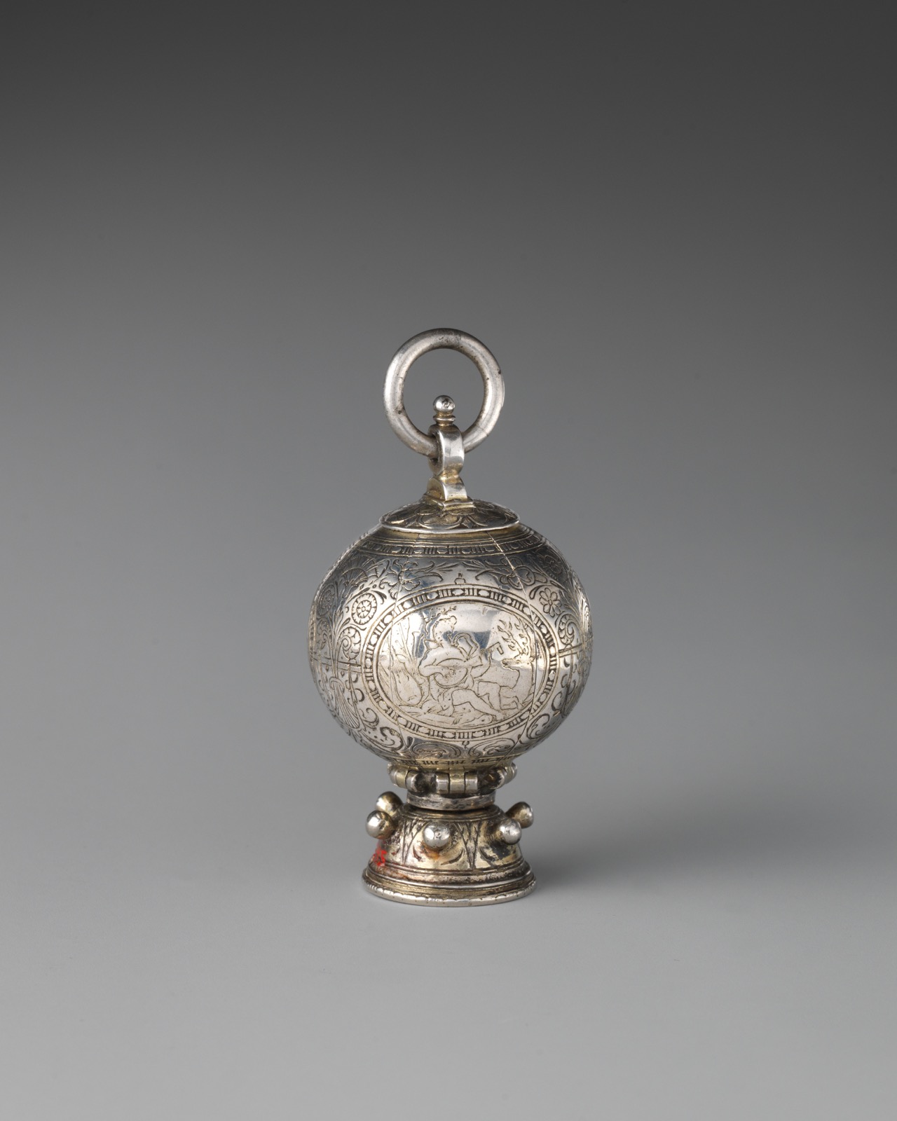 16世紀のポマンダー（香料入れ）